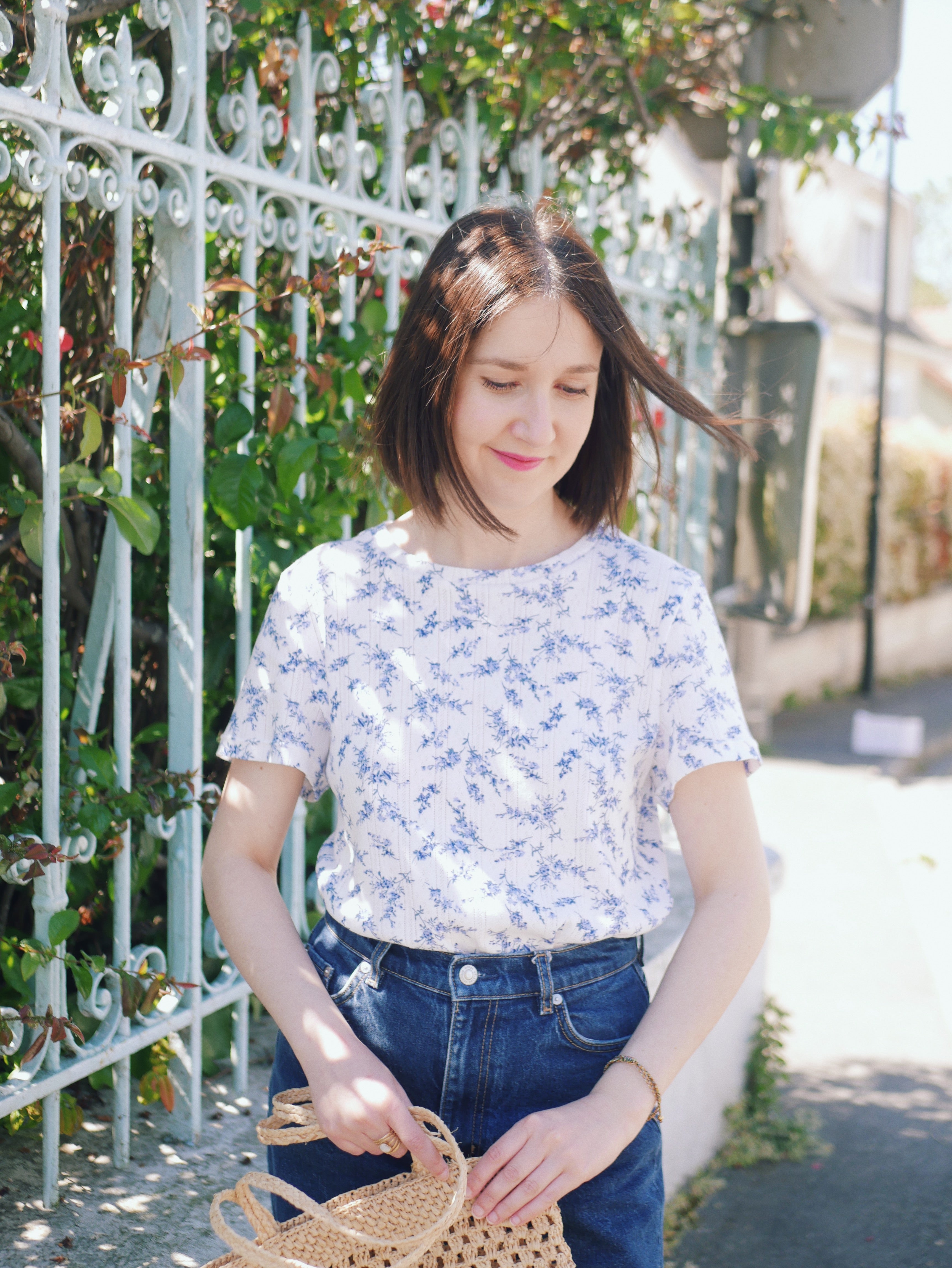 Patron de couture et crochet T-shirt Florea en version fleurs bleues